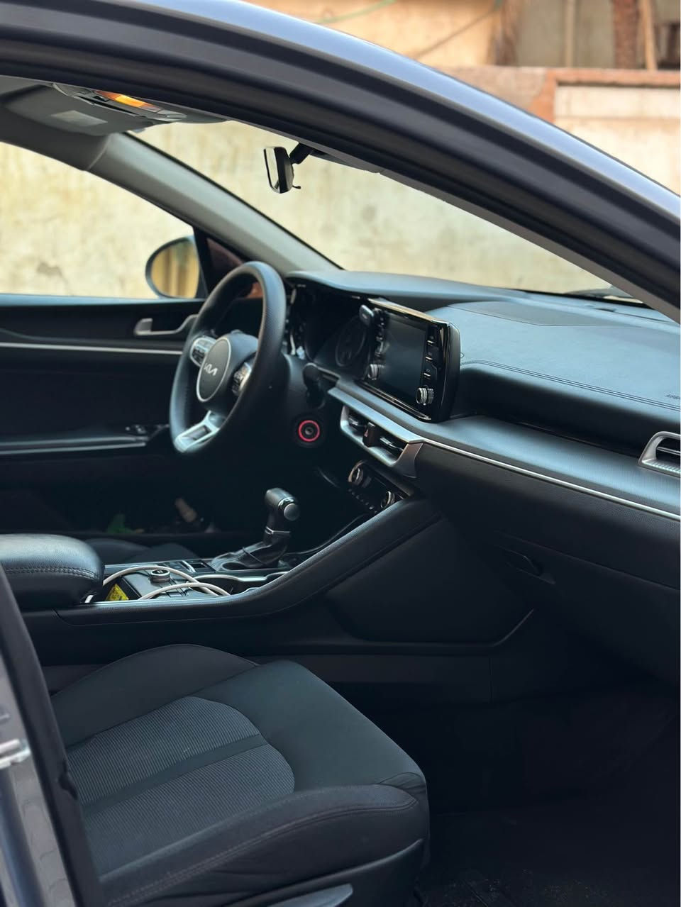 السلام عليكم 
كيا k5 موديل 2022  معوقين سنويه تنتهي 2027 
لون رصاصي غير محدد محرك 1600 تربو كير AT حادثها موضح بالصوره 
مابيها لاصبغ ولا تبديل فقط تكحيلات وبارد 
ماشيه 110 الف كيلو 
مواصفات عاديه 
رادار امامي 
قيادة ذاتيه 
خروج عن المسار 
اوتو هولد 
اوتو ستوب 
عليها ويل مال GT line
السياره بيها رصعات بالبدي بمكانات مختلفه يعني شوف العين وبيها بالقماره مال نقل بالحاويه كذلك شوف العين 
السعر 155 وبي مجال 
مكاني البصرة القبلة قرب البريد 
رقم الهاتف *********** البصرة, العراق
