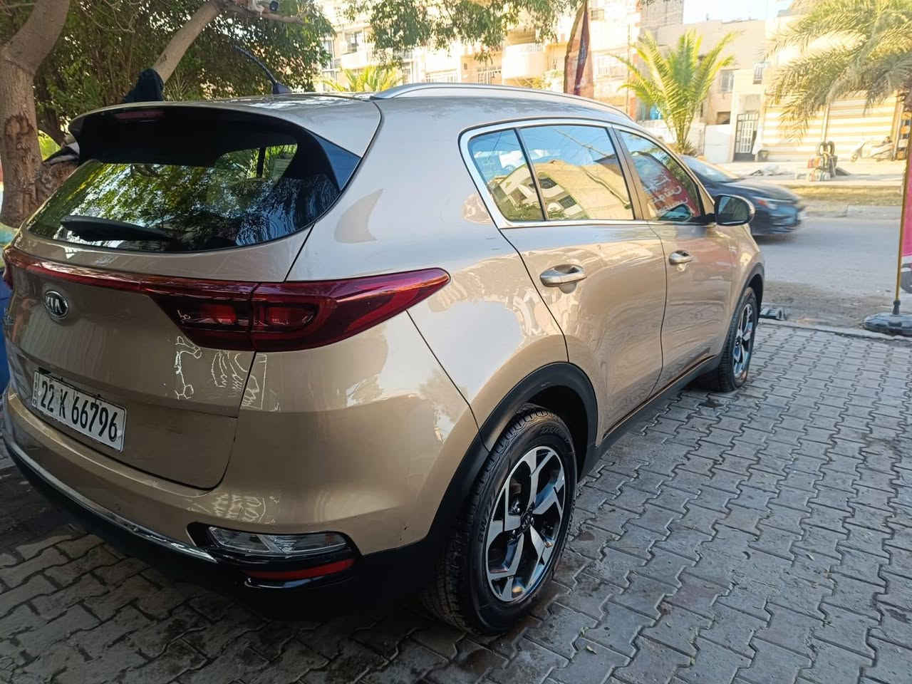 سلام عليكم
كيا سبورتج 2019 خليجي  
السياره بنيد بدون دواخل 
السياره جاهزه ع اخر حبايه
رقم اربيل ب اسمي اتريد وكاله اتريد تحويل اني حاضر 
مكينه 2000 دوش 
كير ع وضع الشركه 
شاشه 
حساسات 
لايت زنون 
داخل بيجي 
اشاير مري 
تحكم فول 
وبعد بيها اهواي مواصفات 
السعر 177 وبيها مجال 
غير متواجد ع فيس 
مكان سياره بغداد 
***********
