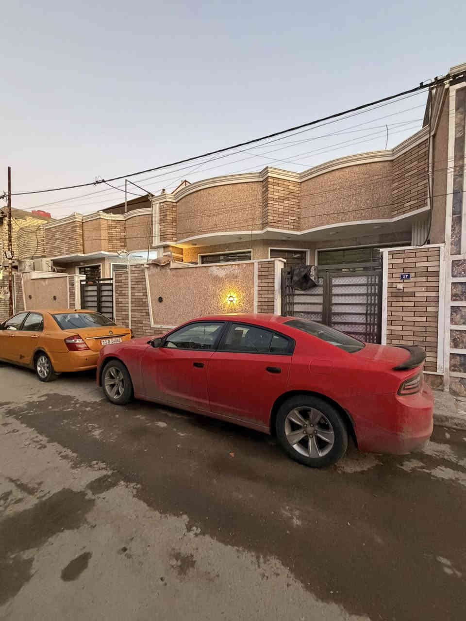 السلام عليكم يوجد لدينا بيوت  للبيع مساحه 100متر وا مساحة 150متر هياكل وكامل تسلم مفتاح 🔐في منطقه ام الكبر غزلان مقابيل حي اور 600شارع علوه زوين مقابيل مخبز الروعه 
كافه الخدمات متوفره 
التبليط والمجاري والماء والكهرباء والاناره 
الاستفسار على هذا الرقم ***********
