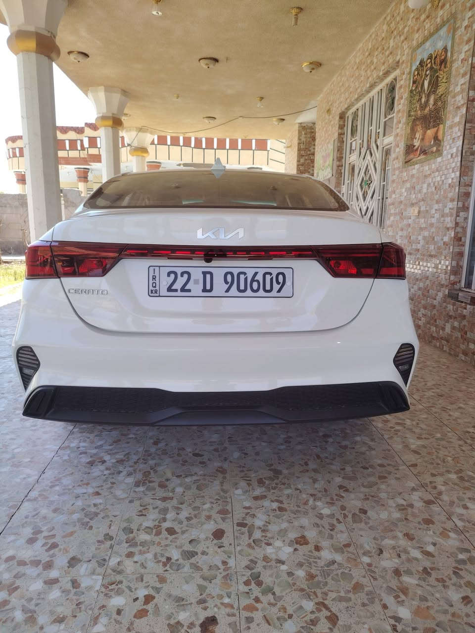 السلام عليكم. سيراتو موديل 2022 بيها قطعتين تبديل بنيد وجاملغ بدون دواخل بيها بارد بالهلال الخلفي كلش بسيط ودواسه طخه خفيفه مثل ماموضح بصوره مكينه 1600 مامفتوحه صدرها جديد ماذب عليها لو دينار السعر 138 بيها مجال بسيط رقمي *********** ///***********

