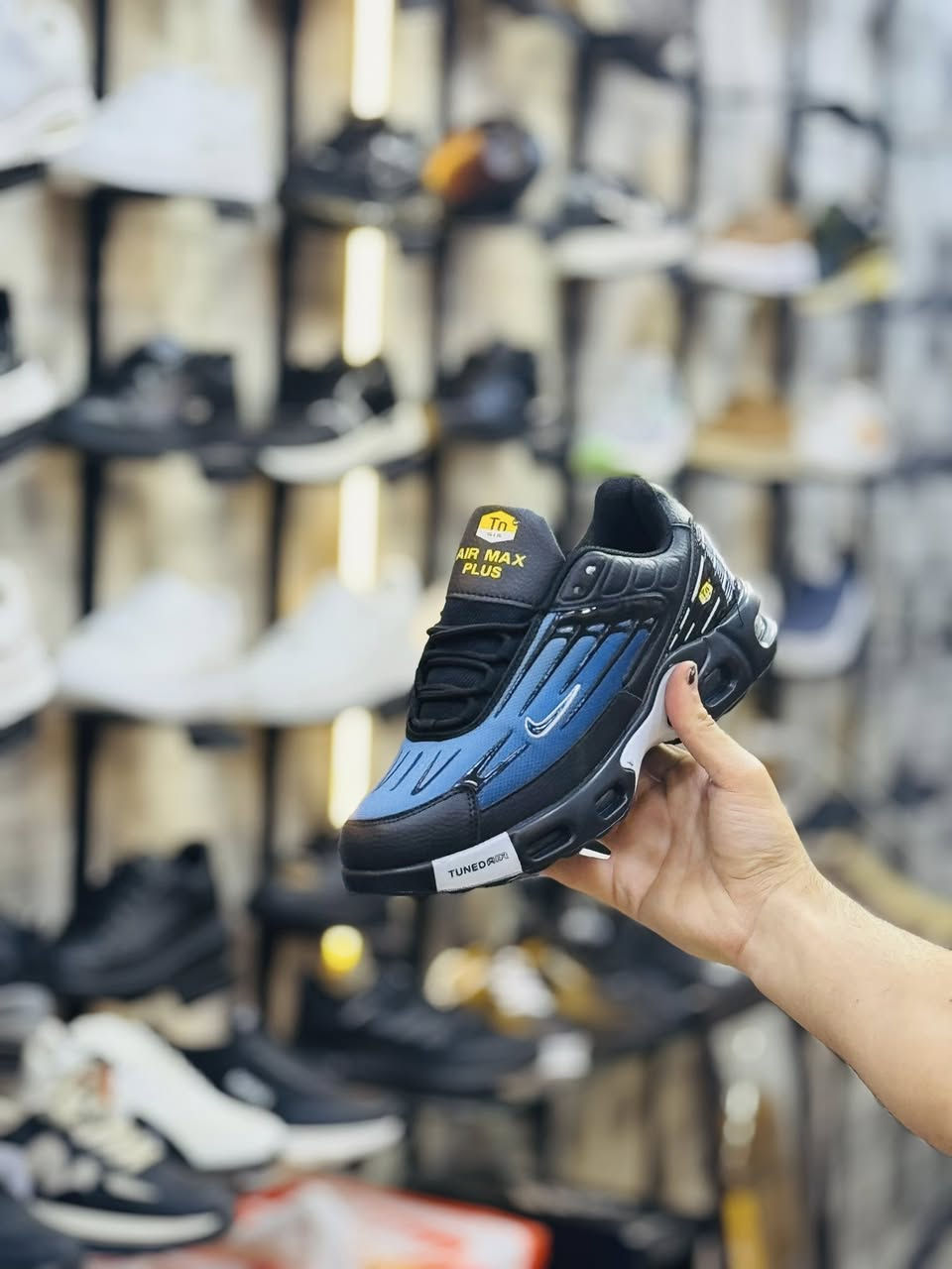 🔥👟✨ وصل الجديد وبقوة ✨👟🔥

🇻🇳💎 حذاء Tn الفيتنامي الأصلي 💎🇻🇳
ستايل فاخر 🔥 وخامة مرتبة جداً 😮‍💨👌

🎨 متوفر بـ 3 ألوان مميزة جداً:
🔵 أزرك
⚫ رصاصي طوخ
⚪ أبيض

📏 القياسات المتوفرة:
4️⃣1️⃣ — 4️⃣5️⃣

💯 راحة ✨ جودة ✨ فخامة ✨
مناسب للطلعات 😎 والسهرات 🔥 والاستخدام اليومي 👌👟

🚚✨ متوفر توصيل إلى جميع محافظات العراق 🇮🇶
وبأسرع وقت ⏰🔥

📍 العنوان:
خانقين — عمارة شاكر رضا — الطابق الثاني 🏢✨

📩 للحجز والاستفسار راسل الصفحة فوراً 📲🔥
والكمية محدودة جداً جداً 😍⚡

👟🔥 لا يفوتكم الجديد 🔥👟
الفخامة تبدأ من عدنا 😎✨


**إذا كنت صاحب هذا الإعلان وتريد حذفه لأي سبب، رجاءا أرسل رسالة إلى الدعم الفني**