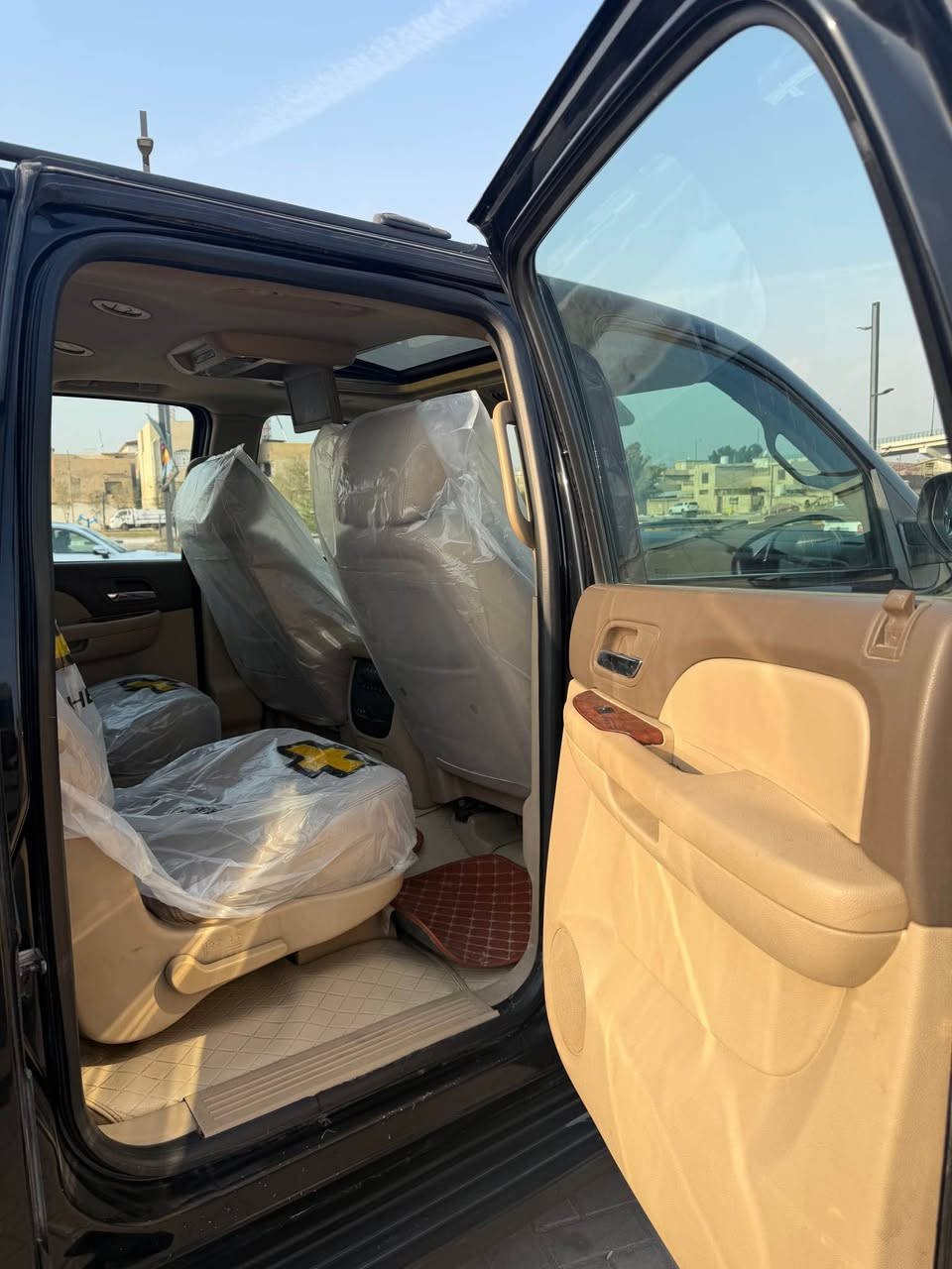 السلام عليكم شوفر ليت تاهو 2014 السياره اصل ورقم بغداد تحويل ثاني يوم شرط السياره كفاله ضربه تبديل شاصي لغود شرط الفحص كير محرك شرط ضمان السياره ما شايفة الخط شرط دواخل جديده كلش تخم تاير حداديه 
السياره فولل موصفات للاخير 
*********** البصرة, العراق
