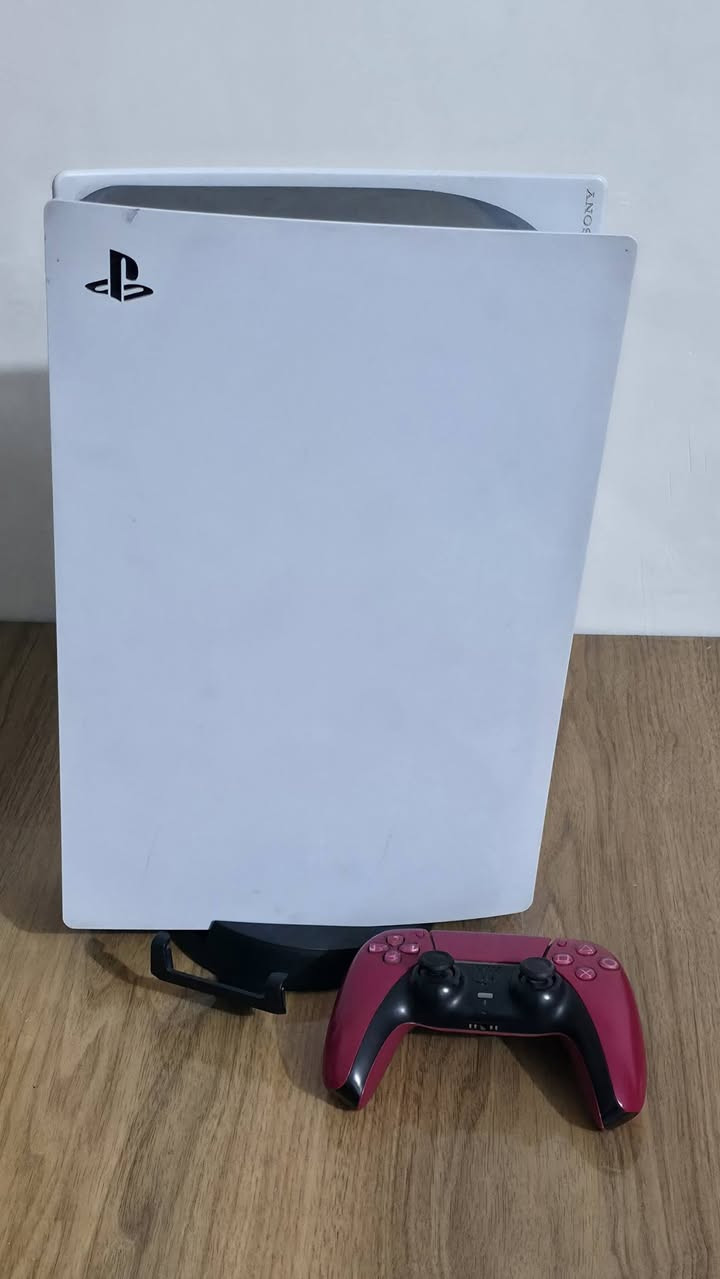 السلام عليكم ps5 نضيف ويا جوستك وحده وقرص gta5 و fifa26 وملحقات كاملة العنوان بابل السعر 650 وبي مجال الرقم ***********

