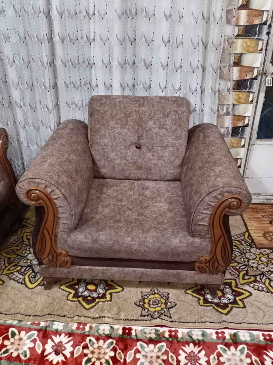 السلام عليكم عندي تخم للبيع السعر 350بيه مجال موجود في بغداد بوب الشام رقم الهاتف ***********
