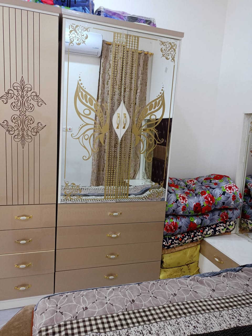 غرفه تركيه للبيع مستخدمه بس اخت الجديده سعر مناسب الشراي يتصل ع صاحب الغرفة /***********
