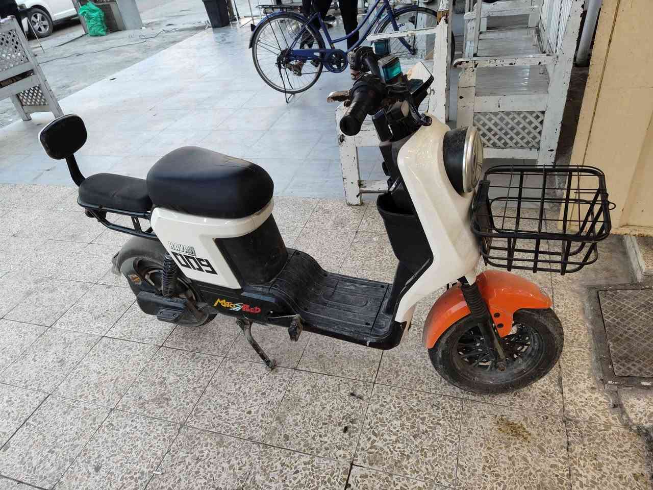 ماطور باتريات نص عمر للبيع 
سعر 250
موبايل***********
