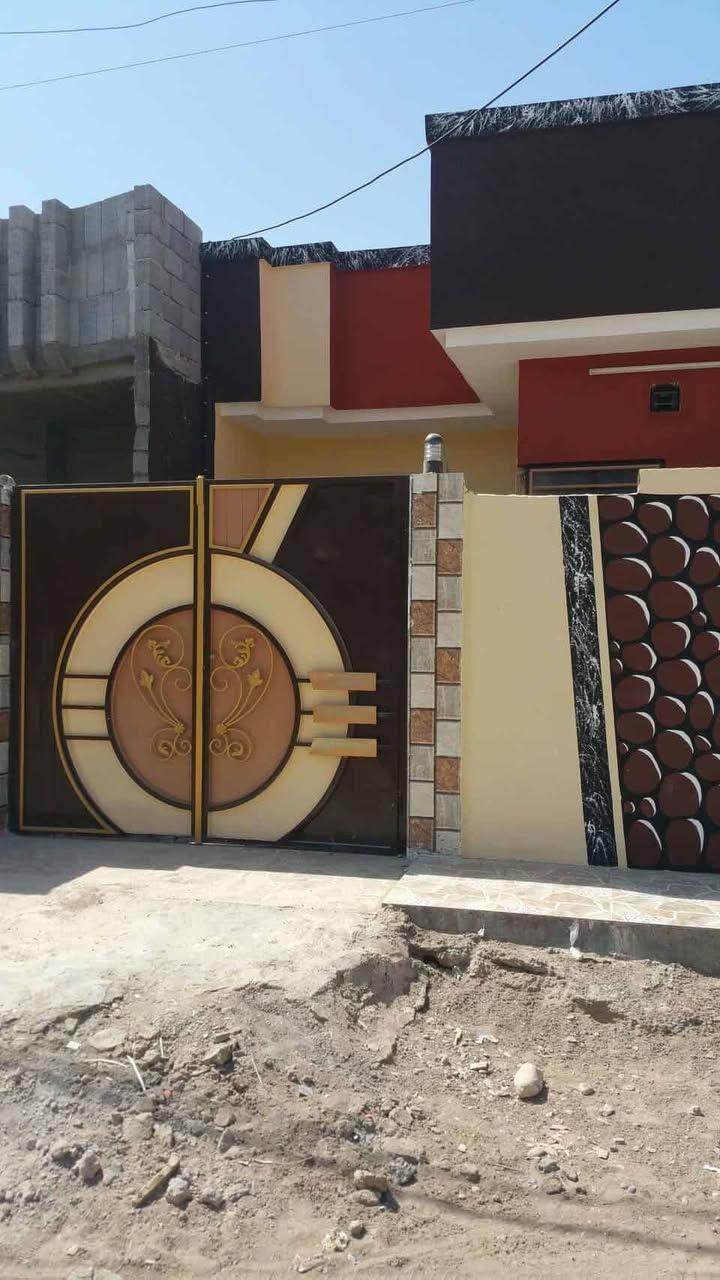 بيت للبيع✅حي الانتصار شارع 30 قرب جامع خديجه ✅ المساحه 110 ✅ غرفه وهول وستقبال ومطبخ وصحيات ✅ سند طابو الزهور ✅شرط التحويل ✅ خدمات كامله تبليط جديد✅ السعر 61 مليون وبي مجال بسيط✅للاستفسار الاتصال ***********بي وتساب 
***********بي وتساب ابوحيدر النمراوي
