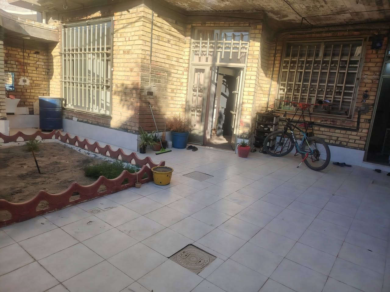 منزل للبيع مساحة 220m في محافظة كربلاء قضاء الهندية /ام الهوه الجديدة مقابل شارع باشا
داخل شارع حسينية اهل البيت
بناء حديث يحتوي على 5 غرف 2 بالطابق الأول و3 بالطابق الثاني ومطبخ واستقبال وصالة واسعة وسط منزل واربع حمامات 2 بالطابق ثاني و1 بالطابق الأول و1 بالطارمة

 للتواصل على هذا الرقم
***********
السعر خاص
