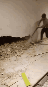 السلام عليكم كادر تفليش كامل تفليش البيوت تفليش الرباطات تفليش الجدران قلع ارضيات تكشير لجدران وبانسب لاسعار هاذا رقمي ونتصل وبخدمتك ***********يوجد واتساب
