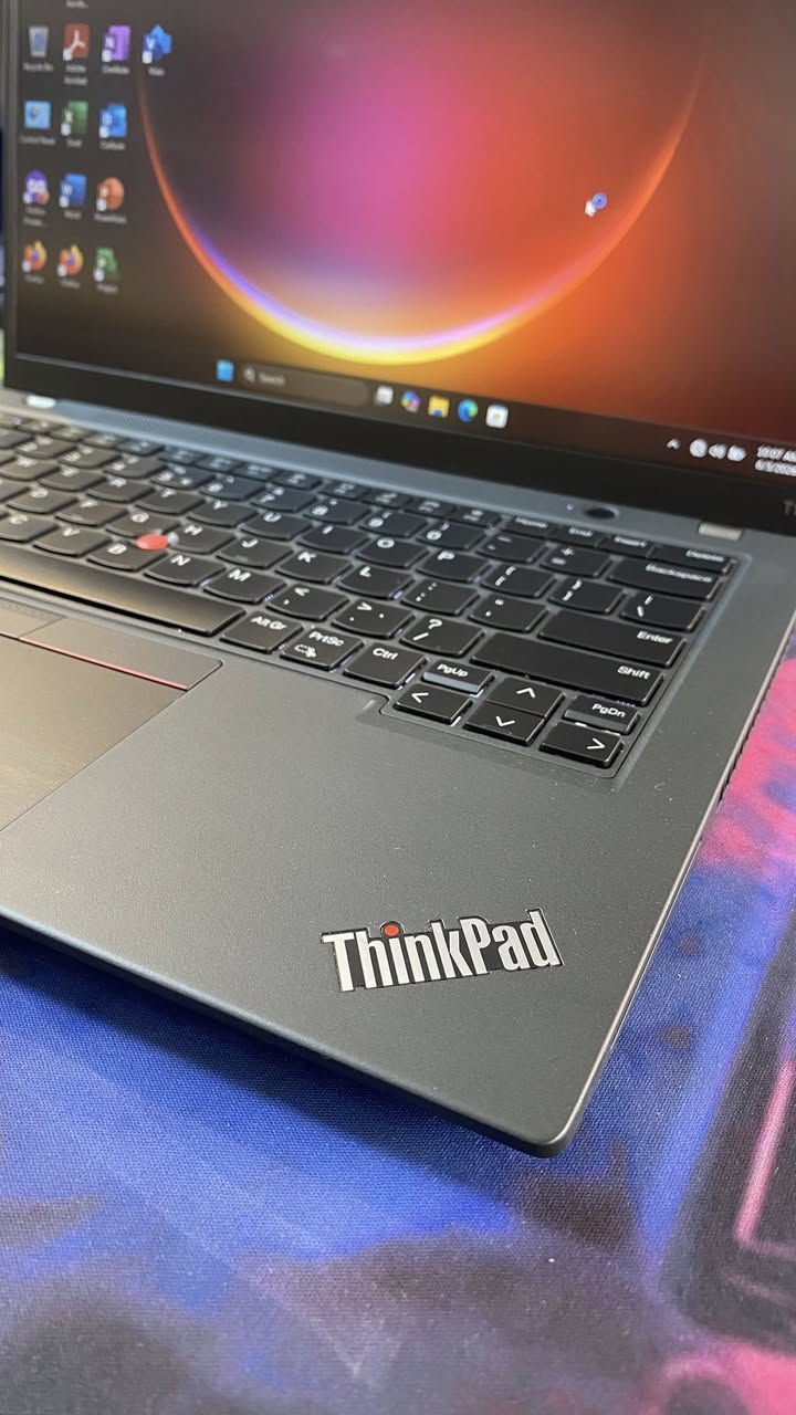 Lenovo T14
CPU: core i7 - 13Th

RAM: 16 GB DDR5

HARD: 512 GB SSD

GPU: UHD Graphics 8 GB

تجي وياها شحنتها الاصلية + حقيبة لابتوب 
السعر : 685,000
للتواصل و الاستفسار : *********** واتساب
