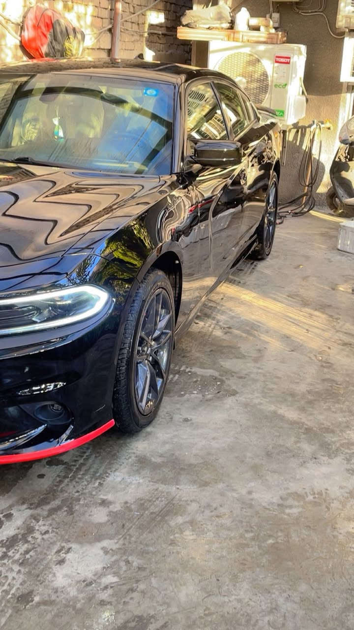 سلام عليكم دوج جارجر موديل ٢٠٢٢ جيتي فول مواصفات الحادث موجود بل صور السعر ٢٣٥وبيه مجال المكان بغداد ***********
