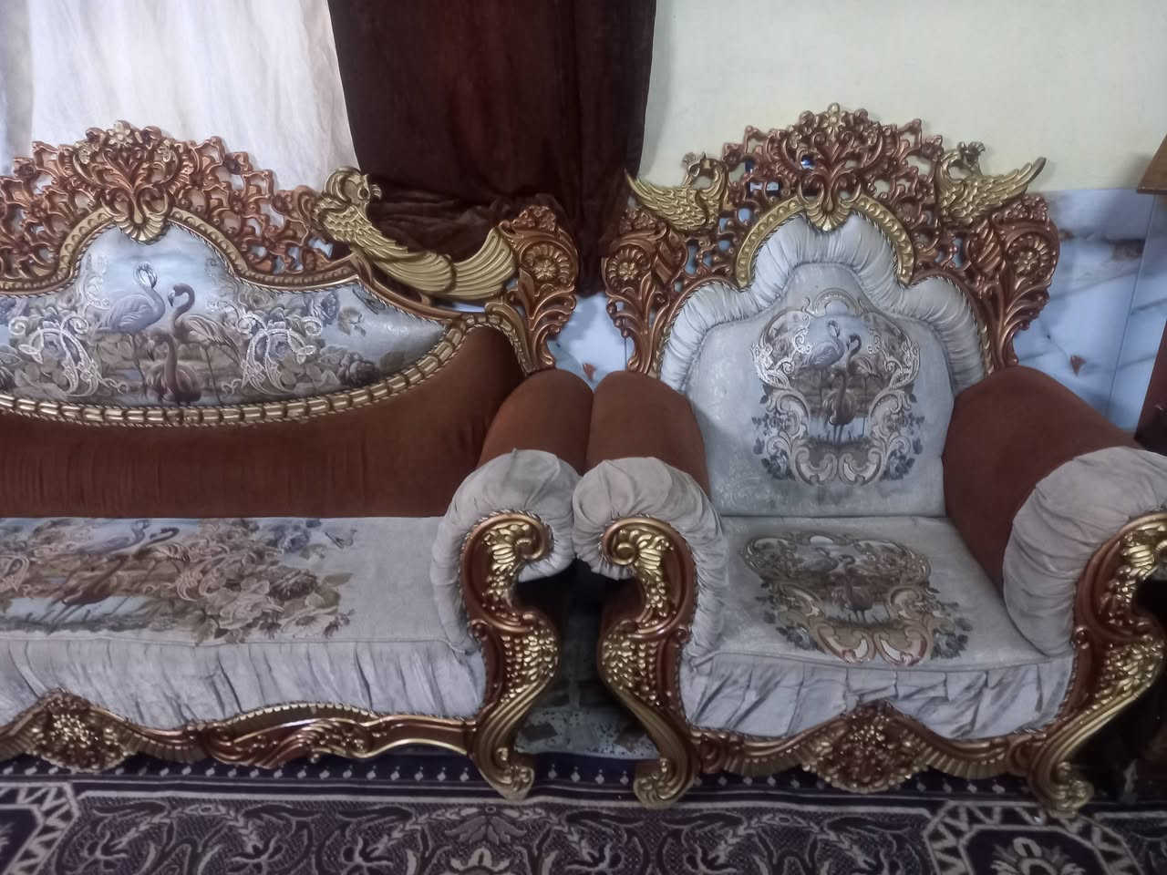 سلام وعليكم تخم ٧مقاعد جديده بعد المكان بغداد مدينة الصدر الاتصال على الرقم الهاتف ***********السعر 350الف
