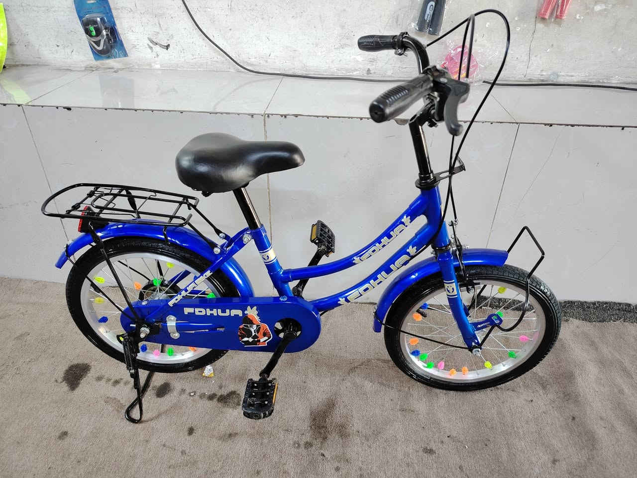 باسكيل ياباني باله حجم 16 شرط شخط مابي   مستخدم أقل من اسبوع سعره 45 قفله شراي خابر وتدلل *********** ملاحظة اروس شعندك باسكيل عاطل لو حته صغير تحياتي للجميع
