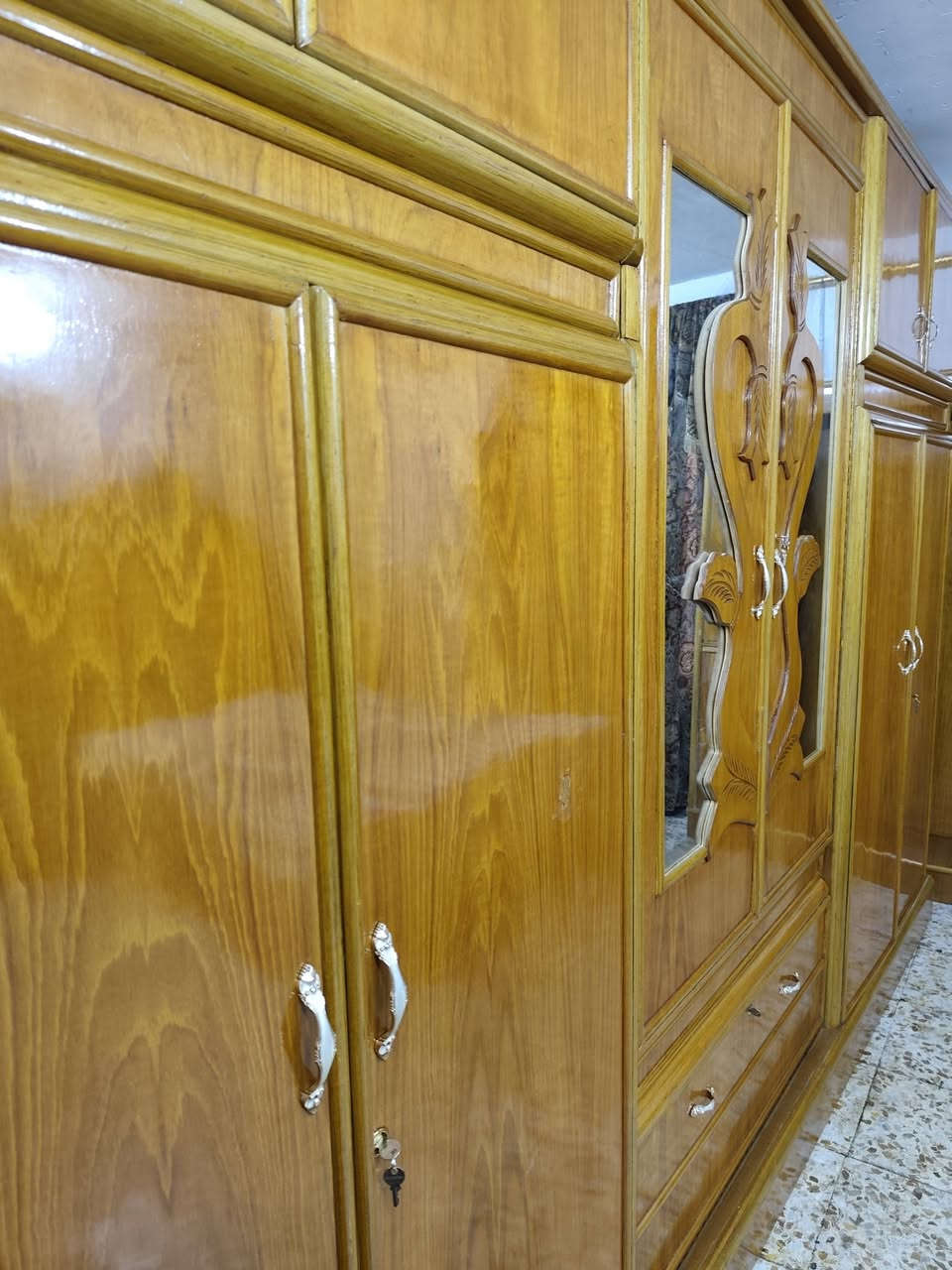 غرفة نوم للبيع تسكام صاج داخل وخارج ضهر جرجوبة مابيها اي ضرر مكاني حلة شارع 80 قرب مدينة ألعاب ارض بابل ***********
