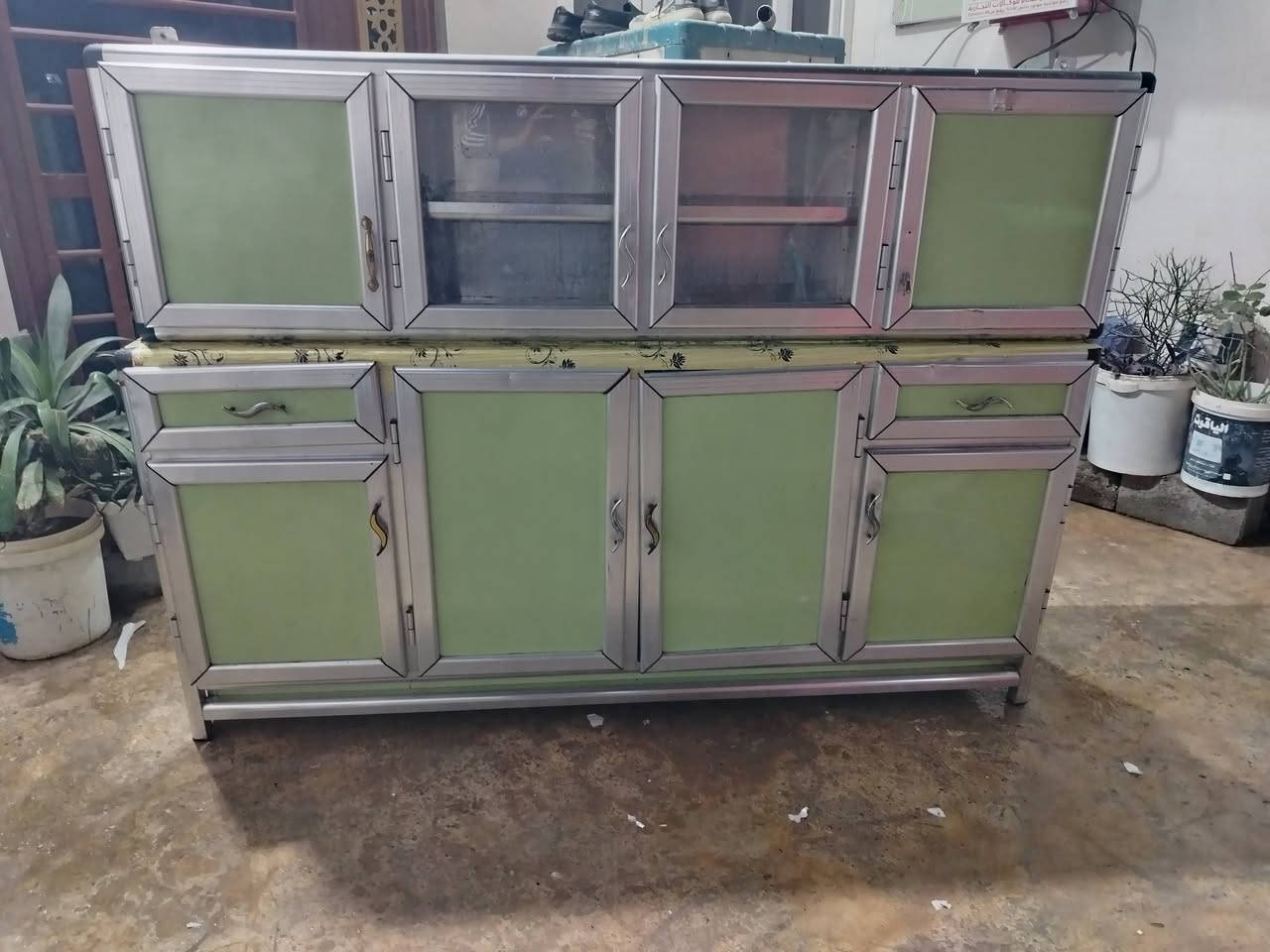 سلام عليكم كاونتر للبيع قطعتين نضيف السعر على الاتصال ***********
