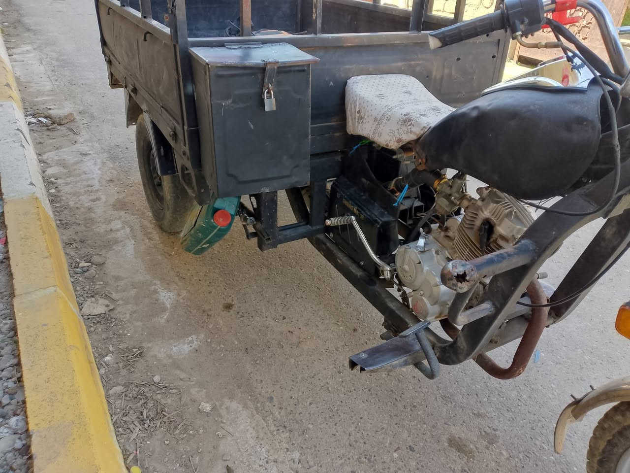 سلام عليكم ستوته لبيع موديل 16نضيفه محرق ناعم ركبه شرط ما بيه اي لحيم شوف العين كهربايات كله شغاله رايده ب 650وبيه مجال اي ستفسار ***********
