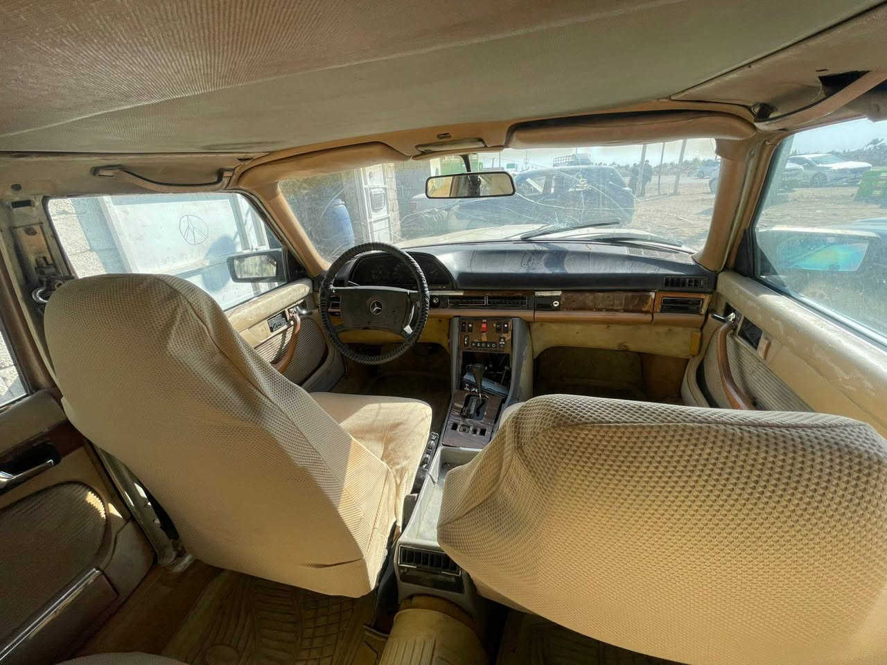 السلام عليكم سياره للبيع رقم بغداد حايز ثالث راعيه موجد محرك بطه 300مكفوله سياره بلاديه مكان واسط قضاء الحي مابيه كل ناقص محرك محرك وكير جديدات *********** سعر23
