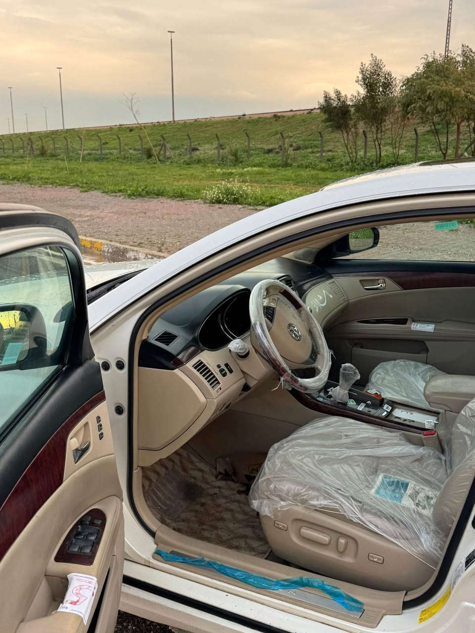 تويوتا افلون 2012 خليجي – Limited 
ماشية فقط 180 ألف كم حقيقي
سيارة نموذج بالنظافة والترتيب
جايه وياها مفتاحين بصمة
فول مواصفات:
سلايد
كراسي جلد
ستارة خلفية (تشتغل)
كراسي تدفئة + تبريد
حساسات
نظام صوتي 
تبريد مركزي
تحديد سرعة
كاميرا
كراسي كهرباء
وغيرها هواي مواصفات
بلا صبغ
دعامة لدعامة على الشرط
كم مكان تعديل بارد اصغير
السنوية مجددة وباسمي
4 تايرات وكالة جديدة

🟪 السعر  :: ٢٠٥

القير والمكينة ما مفتوحات
مسوي لها سيرفس كامل
حتى البخار والصوت الرقمي على الشرط
ما بيها أي مشكلة

مكان السيارة كركوك

رقم صاحب السيارة:
0773 386 9099 كركوك, العراق
