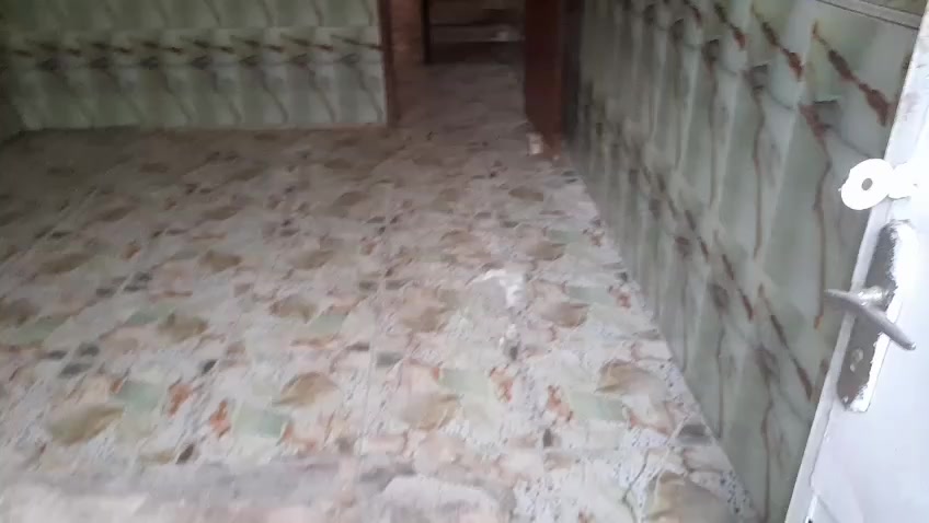 سلام عليكم عندي بيت اليجار ٧٥متر منطقته المخابرات قريب على شارع ضغط ***********
