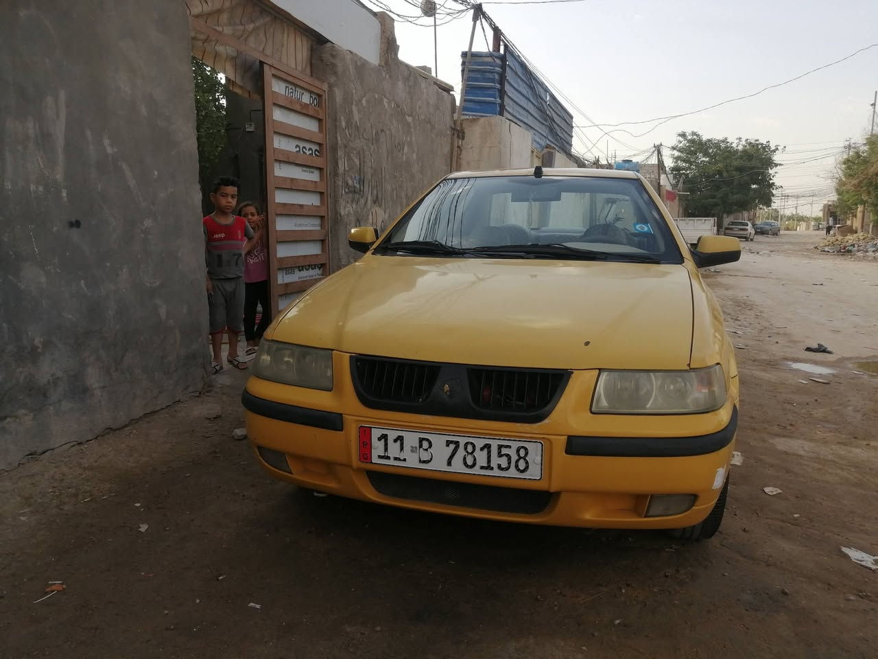 السلام عليكم سمند للبيع او مراوس بافيو السياره
كفاله عامه بيها بس بنيد بدل
2012رقم دولي بغداد بسمي 
السعر 48 وبها مجال قليل حك الجيه مكان السياره نجف البراكيه***********  
سياره حلوه حداديه 100/100
تخم تاير ابو الخطه جديد تبريد تدفئه كلها شغاله جاهزه صاعده هزه جديده مصفره هيئه وغرامت حره مامطلوبه
