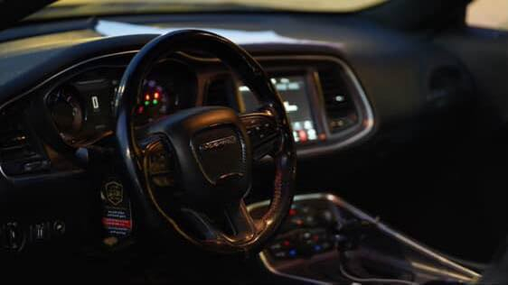 جالنجر sxt plus 2018 فول 3600
حادث خلفي جاملغ فقط بقية اجزاء السيارة مكفولة 

بجم كبس كير ومحرك مكفول كفالة عامة 

المواصفات .
بصمة تشغيل 
تشغيل عن بعد 
فتحة سقف 
شاشة كبيرة تدعم كار بلي
كشنات جلد 
رادار
كشنات تدفئة وتبريد +خزن ميموري 
تحكم ستيرن كهرباء
كشنات كهرباء 
قطعتين تبريد
كامرة اصلية دوارة 
للتواصل ع رقم *********** وبي واتساب
