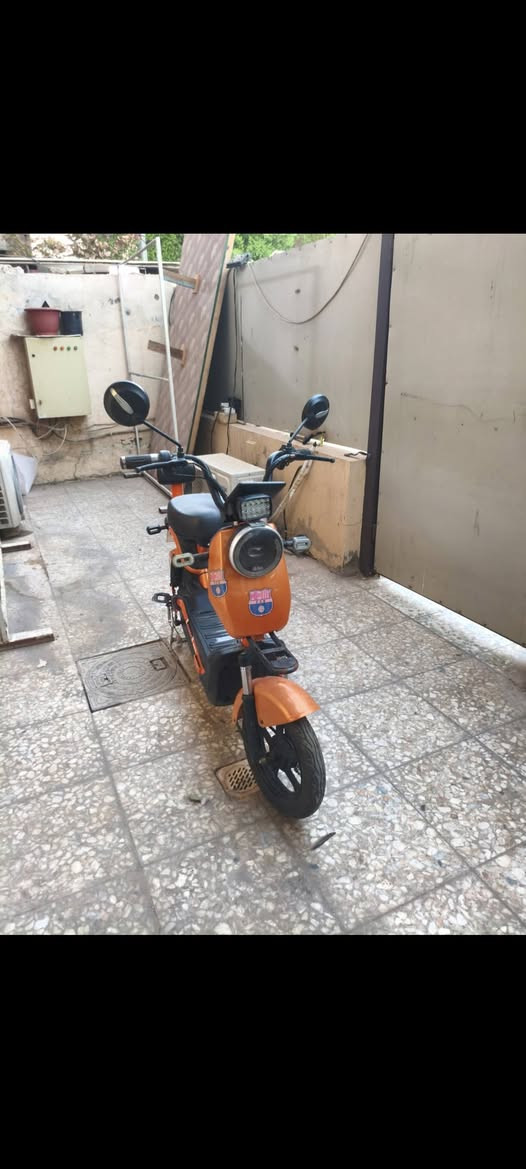 سلام عليكم
دراجه شحن للبيع 
مثل ما تشوفون دراجه متروكه ويحتاجله بس بطاريات امانه الله يطلع بيه غير شي تجون الباب البيت
حجم 14  
عقل اصلي 
ملف 500w
ومابيها اشكال بل ضفيره دا اكلك دراجه كامله بس بطاريات تحتاج هيه جديده بس باكو البطاريات اني طالب بيها 175  وبيها مجال


**إذا كنت صاحب هذا الإعلان وتريد حذفه لأي سبب، رجاءا أرسل رسالة إلى الدعم الفني**