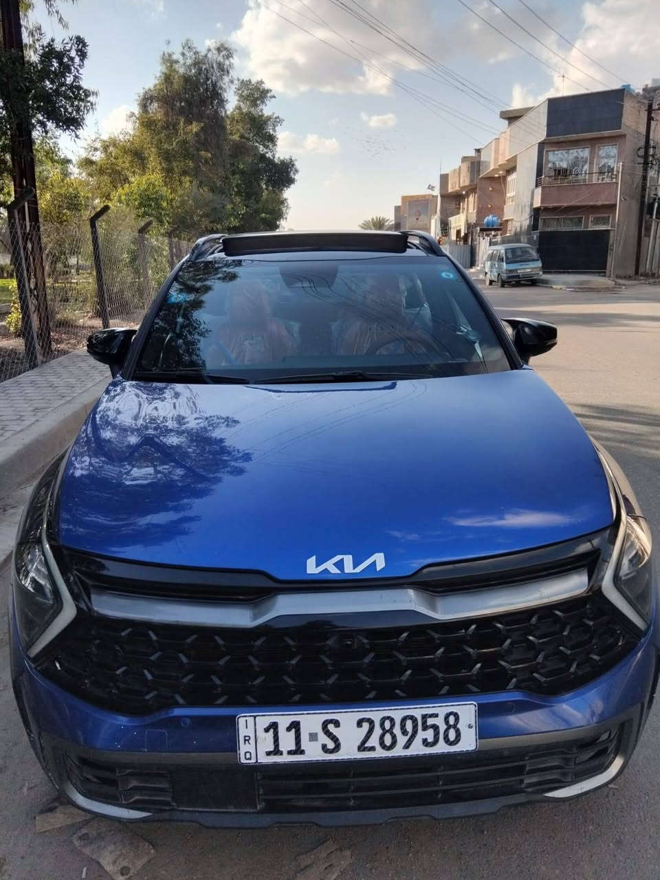 السلام عليكم اخوان 
( فقط مراوس) 
جيب جارجر أوباما اي سيارة أمريكية 
🚗 للبيع كيا سبورتج 2023 لارج 
محرك 2.5 لتر (4 سلندر)
قوة 187 حصان
قير أوتوماتيك 8 سرعات
شاشة مزدوجة كبيرة (عداد + وسطية)
Apple CarPlay + Android Auto
تشغيل بصمة + دخول ذكي
مقاعد جلد 
فتحة سقف بانوراما
كاميرات + حساسات
نظام مانع اصطدام + تحذير مسار
وبعد بيهة هواي مواصفات ما مذكورة
حادث كما موضح بل منشور
سيارة نظيفة جدا
للاستفسار ***********
عندك مراوس دز عل واتساب مال ثاذة الرقم أو اتصل ما متواجد عل فيس بوك 
مكاني بغداد الأمين الثانية
