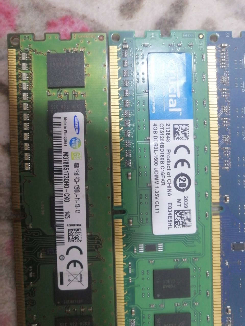 السلام عليكم
تحيه طيبه للجميع ❤️
رامات ddr3 عدد 4 كلهن 4 كيكه للمراوس بقطعتين 8+8
يعني انطيك 4 قطع رام ddr3 حجم 4 كيكه
مقابل تنطيني قطعتين رام ddr3 حجم 8 كيكه
يعني فقط نبدل عدد الرامات
سبب المراوس المذر بورد مالتي تستقبل فقط 2 سلوت رام
للمعلومه قطعه منهن ddr3L يعني فولتيه اقل بس تشتغل وياهن طبيعي ومجربها للمصداقية
تحياتي للجميع ❤️


**إذا كنت صاحب هذا الإعلان وتريد حذفه لأي سبب، رجاءا أرسل رسالة إلى الدعم الفني**