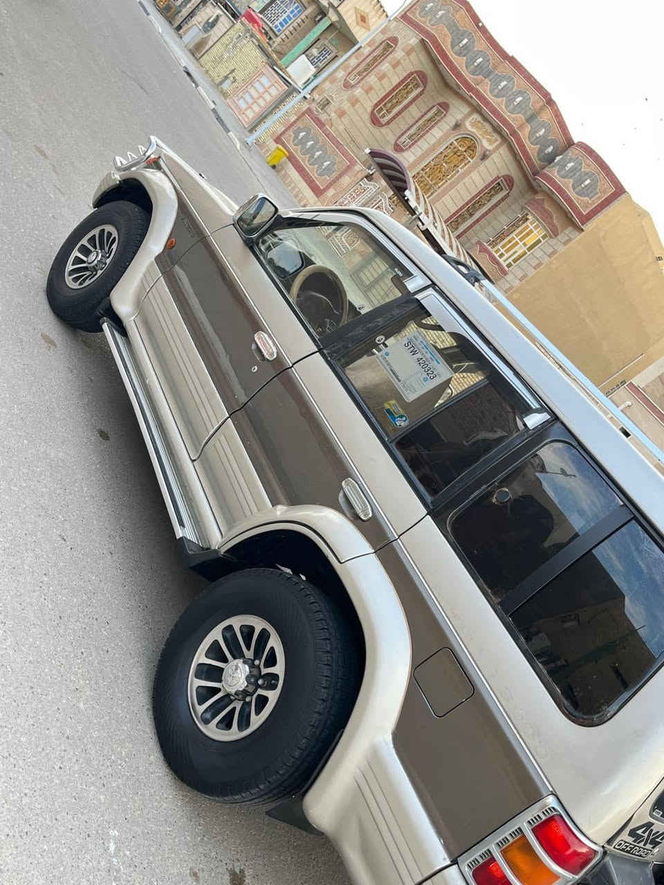 سلام وعليكم جيب باجيرو مكفوله من الكص ونقل الجثه وضربه وصبق ولعيب شرعي رقم بصره بسمي انكليزي سنويه مجدد 2030  مكينه وكير جدد تخم تاير تبريد شقال حداد جديد سعر 65 وبيه مجال قليل رقم الهاتف *********** لعنوان بصره زبير حي لخطوه
