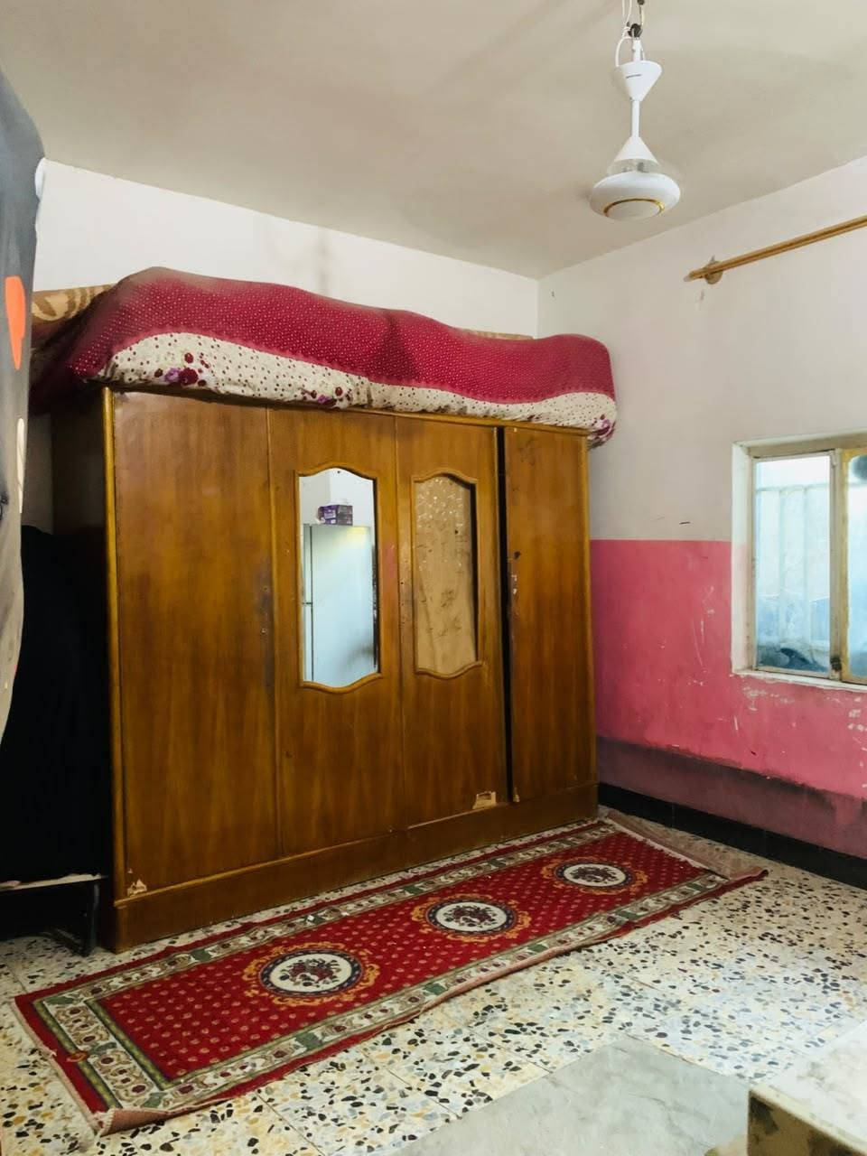 سلام عليكم يعلن مكتب الحمداني عن وجود قطعه ارض طابو زراعي سند ٢٥ العنوان مفرك السده المحطه عرب السيح يتكون  بيه غرفتين عكاده وتيغه درج ومطبخ وحمام وصاله استقبال وحمام خارجي واكو داخلي وتواليت وحديقه المساحه ٢٦٠ متر. الواجه ١٣ نزال ٢٠ (السعر ٢٠ مليون وبي مجال)للتواصل والاستفسار مراجعه مكتب الحمداني او الاتصال علئ الارقام ***********
