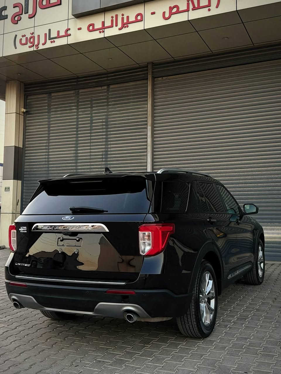 السلام عليكم  
للبيع فقط
‏FORD EXPLORER  LIMITED 
فورد اكسپلورر ليميتد
موديل 2024
دبل اكسل 
- فول رادار سستم امامي جانبي
شاشه كبير 
كيج الكترون
داخل يتغير 7 الوان
كاميرا خلفي امامي 
 حساسات خلفي حساسات امامي
رادار امامي خلفي جانبي رادار 360
اميرجينسي بريك
WIFI,NAVIGATION,GPS,auto strat stop,auto hold
بسمه تشغيل بسمه ابواب 
تشغيل عن بعد
بردات خلفي 
صندق شفت كهرباء
كشنات ميموري خزن
كشنات كهرباء 
كشنات خلفي كهرباء
كشنات ملكي VIP
- كشنات جلد  
 كشنات  تدفه تبريد و هيتر 
ستيرن هيتر
- ويل مكحل حجم  20
- مخارج كزوز ظاهرية 
- شاحن لاسلكي 
 ستة وضعيات قيادة
لايتات ليد و زينون بك لايت ليد
🔥محرك 4 سلندر 2.3 تيربو 
- ماشية 40 الف مايل  
سياره بدون رقم تترقم شمالي فقط.  
ضرر بسيطه طخه بسيط دعامي 
بدون قطره صبغ بدون تعديل بدون تبديل
📍مكان سياره سليماني 
للاتصال والاستفسار اكثر 
*********** 📞
