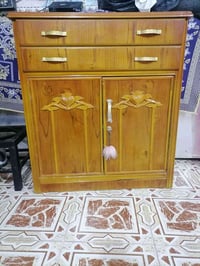 ميز • نظيف
