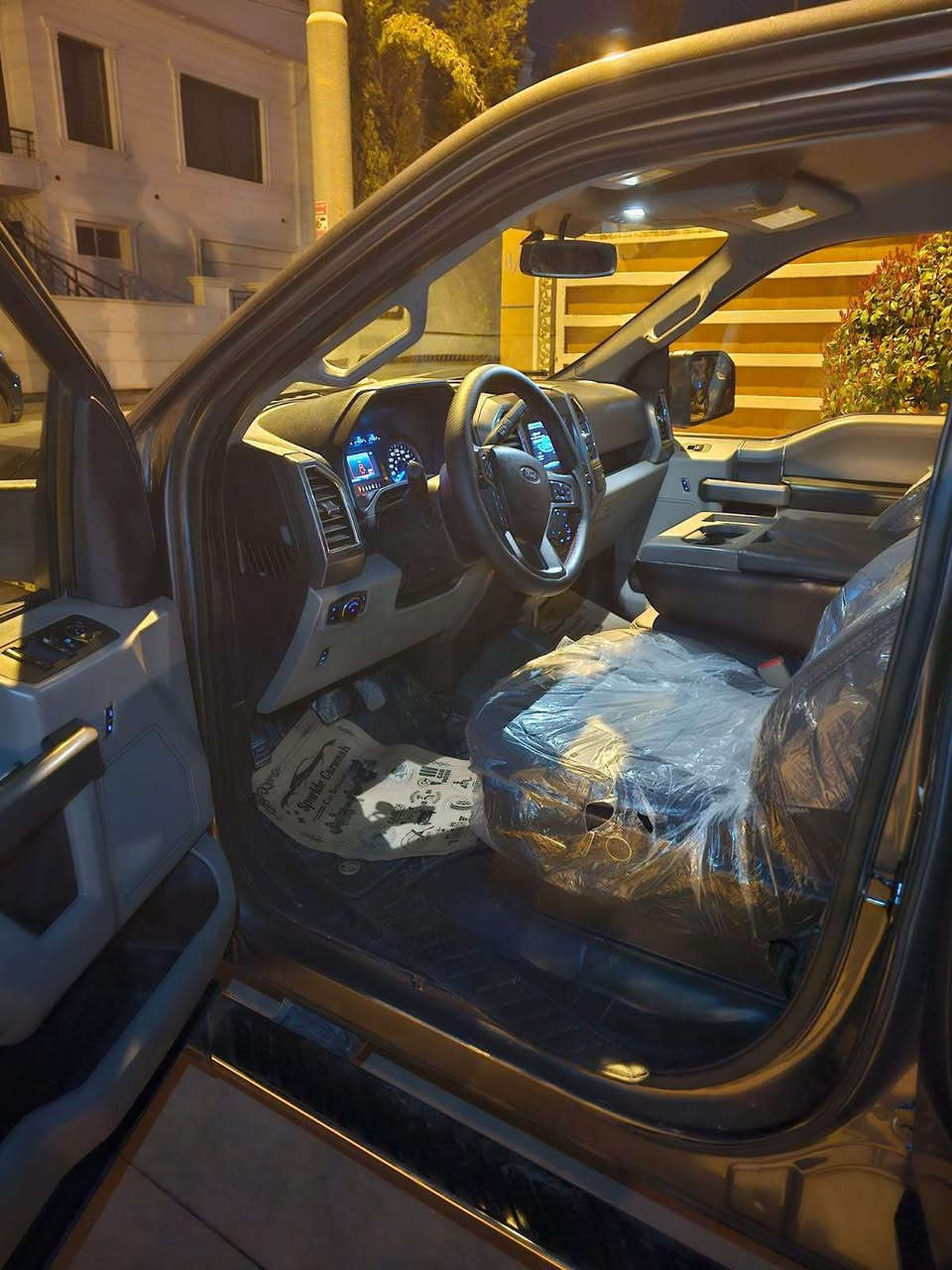 Ford-f150 

مۆدیل ٢٠١٥ 

مەکینە ٨ پستۆن5.0 مەرغوب دەبڵ ئەکسل 
 

XTR4×4

بێ بۆیاغ و سارد بەشەرت بە کلین داخڵ بوە هیچی نیە

گێڕومەکینە و کارەبای هەموو گیانی بەشەرت

 تازە پێشی داگیراوە  کامل  تازە پاتری گۆڕاوە
 چرکەو ١ گەلا ببرە
 
چوارتایە و ویلی حەجم ڕاپتۆری بۆ بەستراوە 

هەزەو سالانەی تازەیە رەقەم هەولێر باریکە بەشەرتی بەناو کردن و غرامە 
*********** 

*********** واتسئاپ 

١٧٩ گەلاو مەجالیکی کەم رانية, السليمانية
