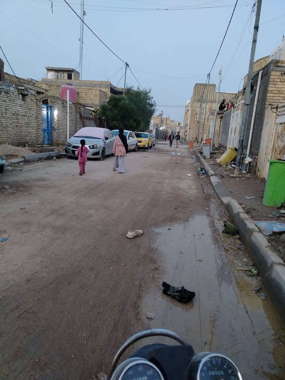 السلام عليكم بيت للبيع الموقع بلفتاحيه قرب محلات روؤف
مساحه 100متر السعر خاص ***********
