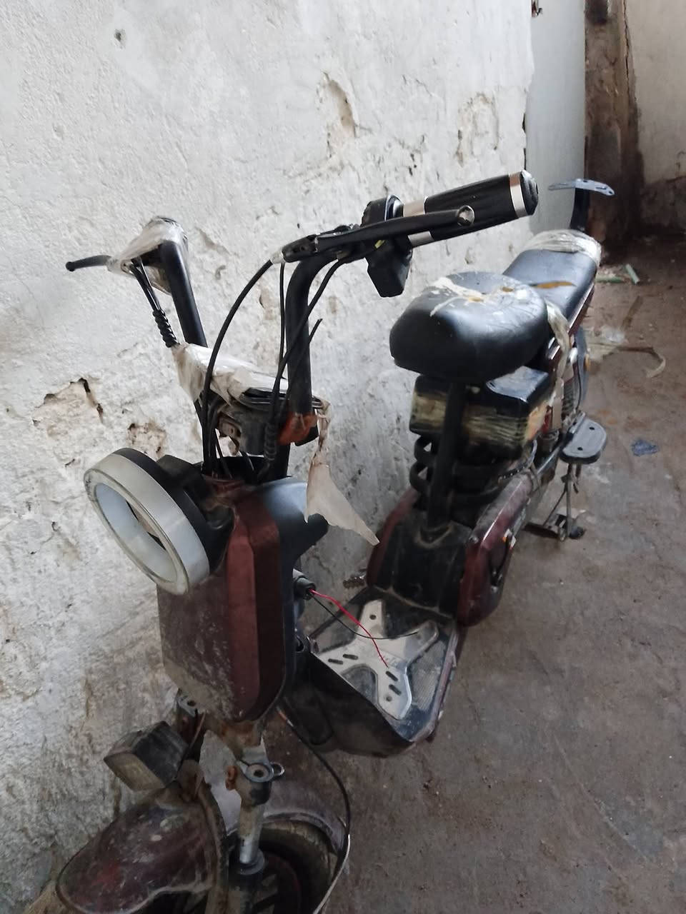 دراجه شحن لبيع  4بطاريات مابيهن شي شغاله بس لتاير لكدام مزروف لجوزه عطلانه تشتغل على البصمه  ولبريك لورا عاطل دراجه تمشي لسعر خاص مكاني البصره الاصمعي الجديد ***********
