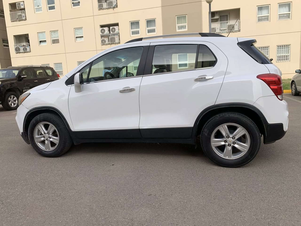 للبيع شوفر ليت تراكس  موديل 2018

المواصفات / مكينه ١٤٠٠ توربو 

كشنات جلد كهرباء السايق 

كامره وشاشه كار بلاي

كود سرعه

كشافات ظباب

بصمه 

تشغيل عن بعد 

وباقي المواصفات معروفه 

وارد امريكا حادث بنيد وجاملغ 

السياره باسمي السنويه بعده مصاقطه شرط التحويل ثاني يوم 

السعر 92 بيها مجال بسيط 

***********
