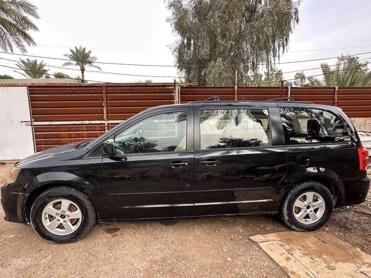 السلام عليكم سيارة دوج كرفان
من رخصة الادمن 
 
موديل 2012 محرك 3600
6سلندر 
حادثها في امريكا موضح بالصور
وحادث بالعراق جاملغ خلفي 
🔴كير مكينة كلة جديد
بيبان سلايت +صندوق كهرباء ⚡️ 
تايرات جدد 
تبريد 3 قطع
كشن كهرباء والباقي بلع
جام كهرباء 
موبايل ***********
السعر 125 وبيها مجال بسيط
