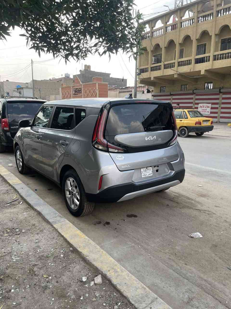 السلام عليكم كيا صول موديل ٢٠٢٥ وارد امريكي بدون حادث كلين سياره تقرير غرق سياره شغاله من امريكي تقرير تسير وتعمل ماشيه ٨ ميل وقابله الزياده دخول جديد مواصفاته رادار امامي خلفي جانبي نقطه عمياء ويل كب شاشه كبيره مكينه الفين دوش جاهزه السياره السعر ١٥١ بيه مجال بسيط مكان السياره بغداد حي العدل هاتف *********** بيع فقط
