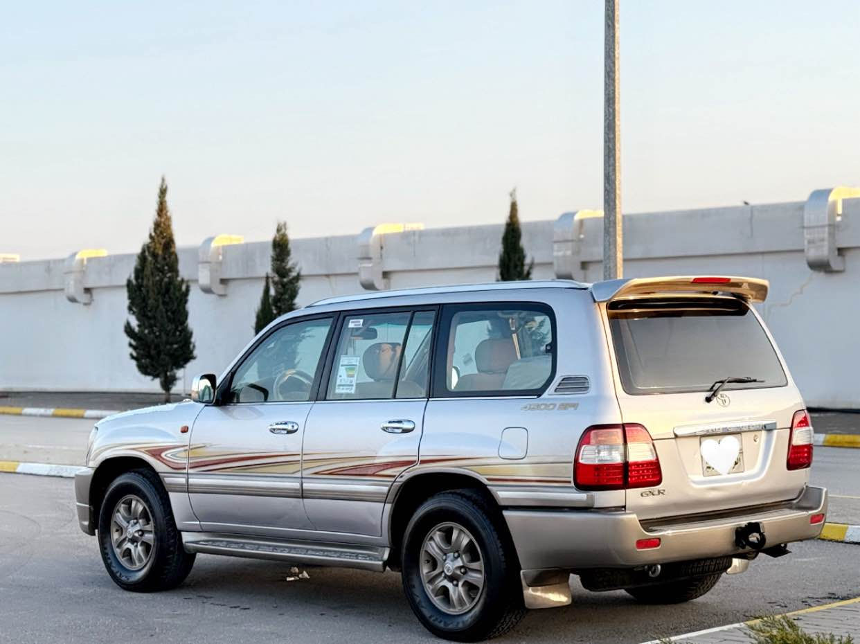 Land cruiser 2005 
مۆنیکا ٢٠٠٥ G.X.R
فوول مواسەفات 
تەحویلی ئەصڵ 
گێڕ ئۆتۆماتیک و ناو زەرد
سەلاجە و سڵاید 
فۆڕمیگا و قوفلی ئەکسل 
سێ ڕیز کوشن و تەبرید مەرکەزی
تەنها یەک چەمەلەغی پێشەوە بۆیاخە بێ ناوگرتن 
گێڕ و مەکینە و ئەکسلی بەشەرت
سەنەوی تا ٢٠٢٨ تازەیە و بەناوی خۆمەوەیە 
دەعمی بۆ دەعمی بەشەرت و چرکەی تیا نیە
١٨٥ گەڵا و کەمێک معامەلە 
*********** السليمانية, العراق
