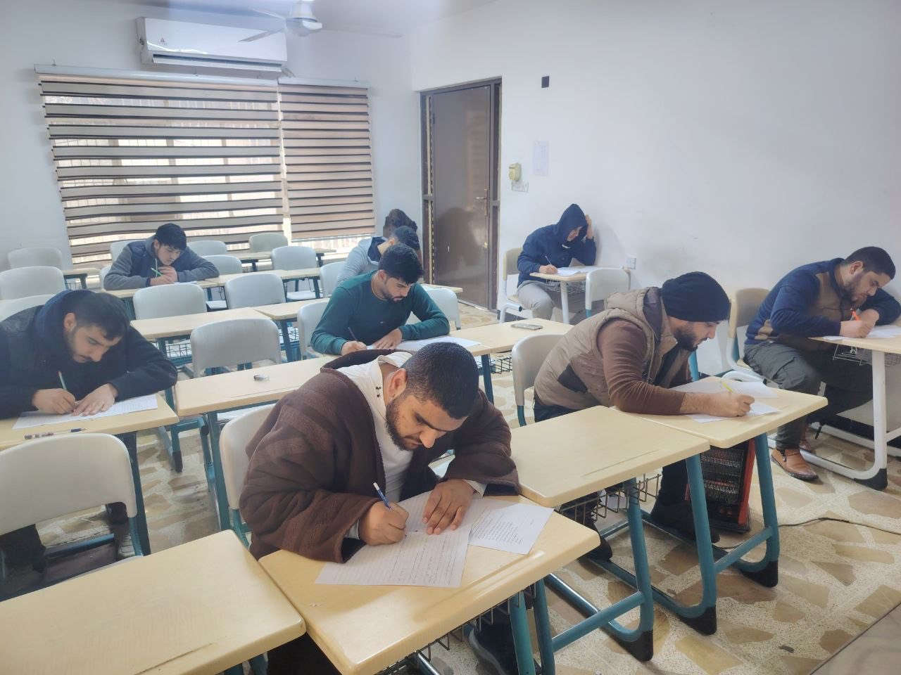 🔻استمرار اداء اختبارات نصف السنة في معهد الملتقى الثقافي .

🔻جانب من امتحان البنين (سادس إعدادي) لمادة اللغة العربية على يد الأستاذ المبدع (عمار احمد فاضل )

📍 الموقع:
الموصل – الجانب الأيمن – حي 17 تموز – سايدين الاقتصاديين 

📞 للاستفسار والتسجيل:
***********.
