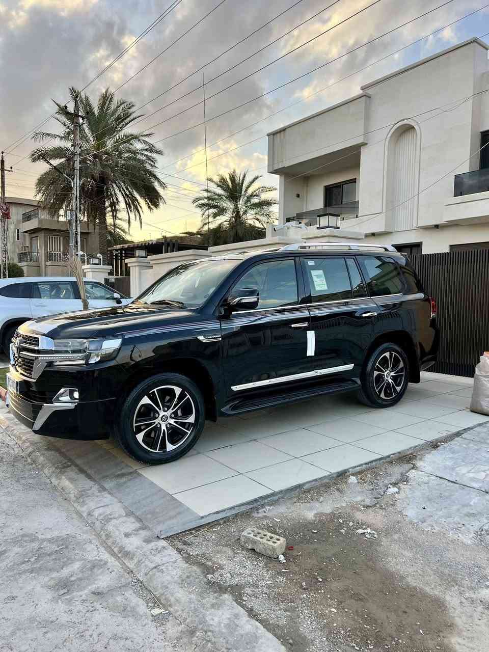 ‏‎السلام عليكم 

بيع او مراوس 

تيوتا لاندكروز 2021 كراند تورنك بحريني   خليجي  مكفوله  رقم بغداد الجديد باسمي  

‏‎المواصفات
‏‎سلايد
بصمه
جنطه كهرباء 
ايرباك 8 
كراسي جلد  
فور ويل
محرك V6 4000
نظام نزول منحدرات
شاحن لاسلكي 
‏‎كراسي ثنين كهرباء 
‏‎تشغيل عن بعد 
‏‎شاشة 
‏‎تحكم ستيرن 
‏‎انارة ترحيب 
زراك لايت 
‏‎دوسات ليزرية كتابة LAND CRUISER
‏‎ثلاجة
‏‎حساس امامي+خلفي
بجم زنون لايت اسود
‏‎مري شفط +قلاب 
‏‎اشارة بالمري
شاشه اعطال
اشارة تسلسليه
سبعه راكب 
بوصله
داخل قرميدي  
وباقي المواصفات المعروفه

سياره حيل جديده اي نقص مابيه كير محرك بلادي بحاله الوكاله بصماته كامله

سعر 535 ورقه  وبيه مجال 

رقم صاحبه.      ***********

مكانه بغداد الكرخ
