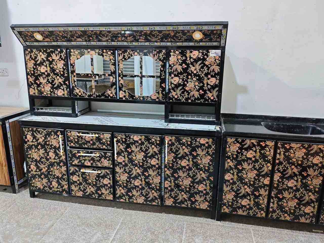 كاونتر  جديد مترين ارضي ومعلق وسنك مرمر متر و30 المكان الاسكان الصناعي واكو توصيل شراي خاص ***********
