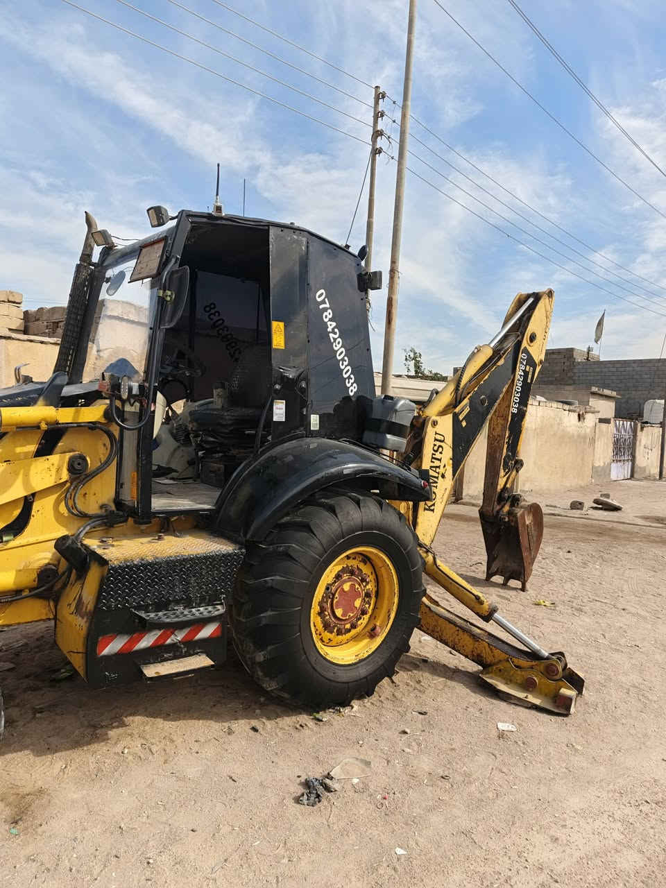 سلام عليكم من رخصة مدير الكروب حفار كوماتسو 2006 كير عادي مكينه تبخر بس خير من الله كير بيه جبنه مال تركم  طاكه حفار دفع خير من الله كفالة من الفطر مضخه كفالة شرط تشلع الكاع السعر 85 ورقه وبيه مجال الشراي لا تكلي شبيه هاذ البيها  المكينه ما مزاد مال شركه شرط كفالة من الحرام حط رقم أربيل حصه كاز 40لتر بل يوم هاذ رقمي أثير بس انتصال ***********0وهاذ وتساب اسيه بس *********** مكاني بصره الزبير
