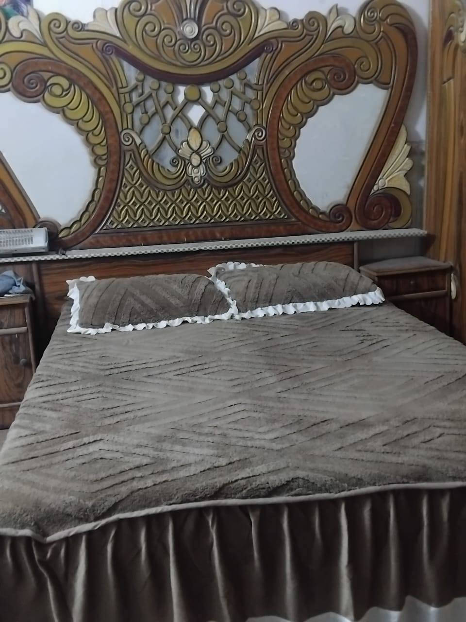 غرفه نوم للبيع السعر ٣٥٠ وبيه مجال مكان بابل جبله ***********
