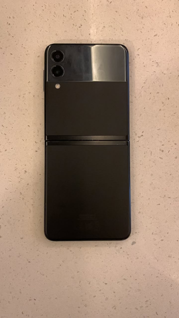 سامسونج جالاكسي zفليب3 مكفول من كلشي بدون ملحقات
السعر/250 قفل
***********
