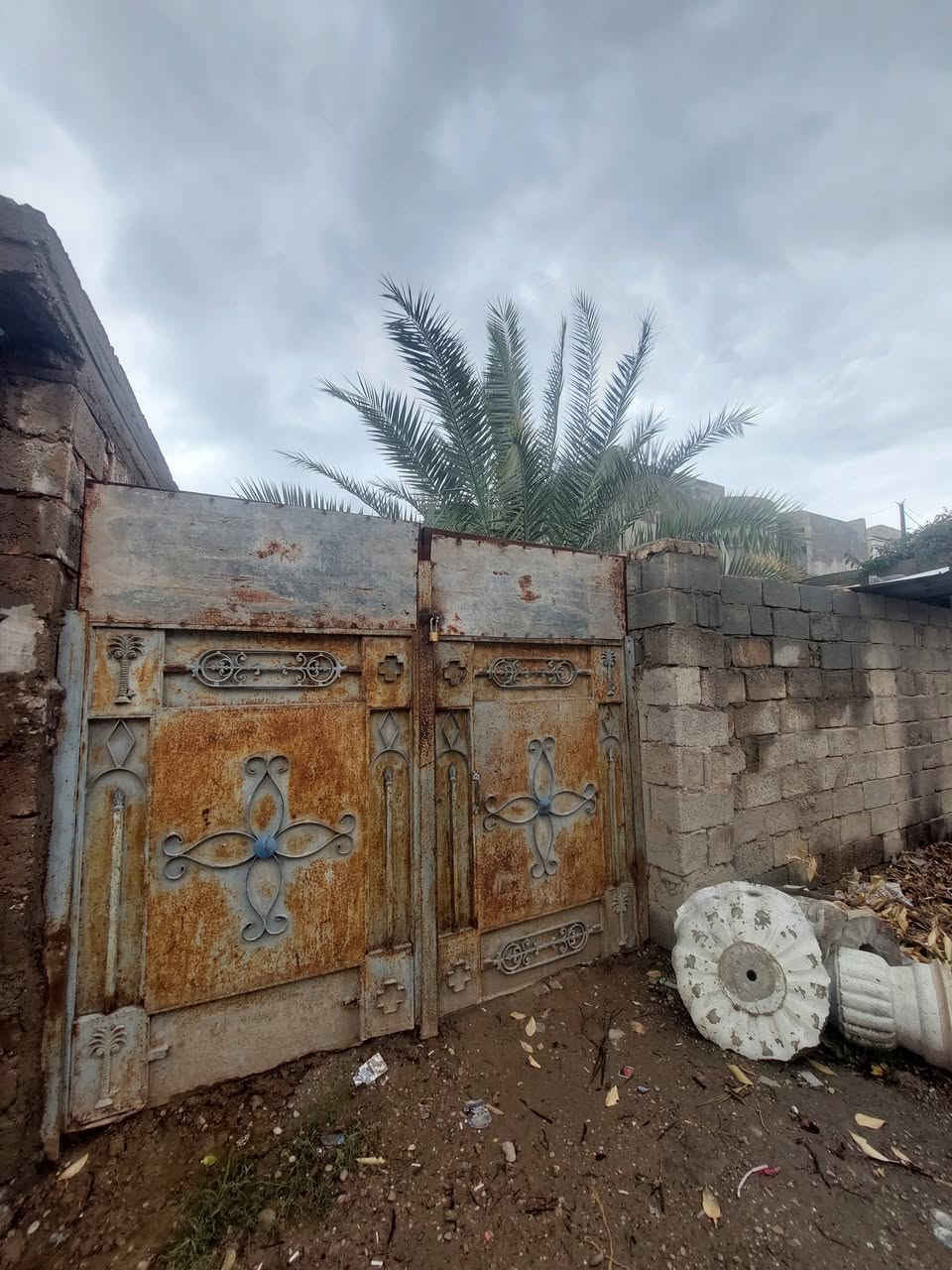 السلام عليكم بيت للبيع المساحه ١٤٠ سند زراعي حولي البنون مجاور معهد القلم وتوجد أيضا قطعه ارض ٢٠٤
الرقم ***********
