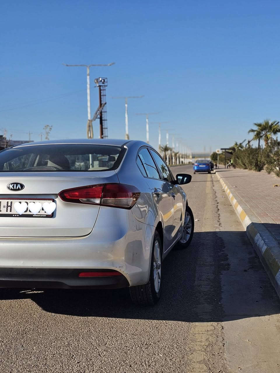 سلام عليكم
كيا سيراتو للبيع 2017 خليجي محرك 1.6 

تخم تاير +صدر جديد 

السونار بالمنشور 
مكان السياره الفلوجه 
السعر 12.500$

***********

*********** واتساب
