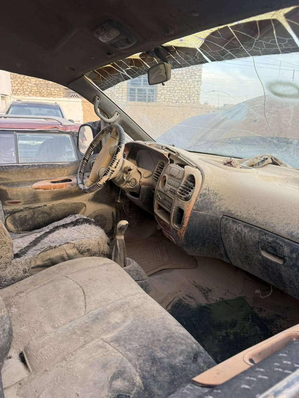 ستاركس موديل ٢٠٠١ مزاد مديريه مرور سياره تحتاج ترتيب مكان سياره الرمادي استفسار ***********
