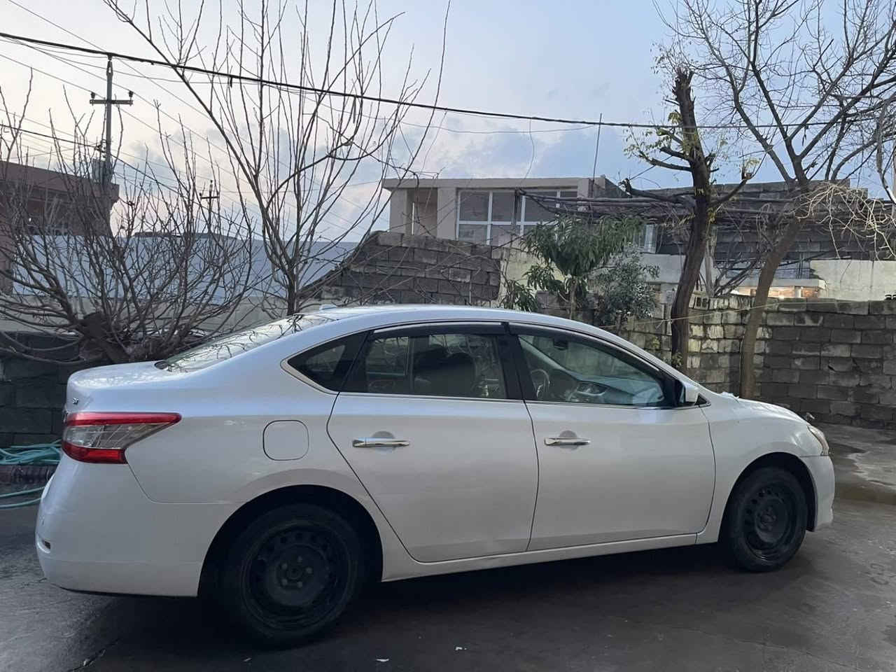 نيسان سنترا ٢٠١٣ ناوزه رد ئه مريكى گيرومه كينه وتوندوتولى به شه رت ٥)پارجه بوياغه به تانه ى ليدراوه سنوى و رقم نويه تا٢٠٢٩ به ناوى خومه عنوان حرير/***********زين *********** سعر ٨٩ أربيل, العراق
