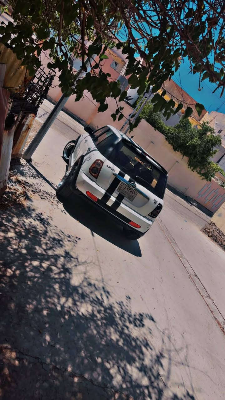 ليفان ٣٢٠ بيها اربع قطع صبغ جاملغين وا بوند بيها داخل جهت النفر شبر ورا الايت  وا جاملغ خلفي صبغ فقط بدون داخل محركها بدايت تبخير والباقي كلو شرط تبريد شغال كاربون بيها شرط التحويل مشروع وطني ٣٥وا بيها مجال‏‪***********‬‏ ***********
